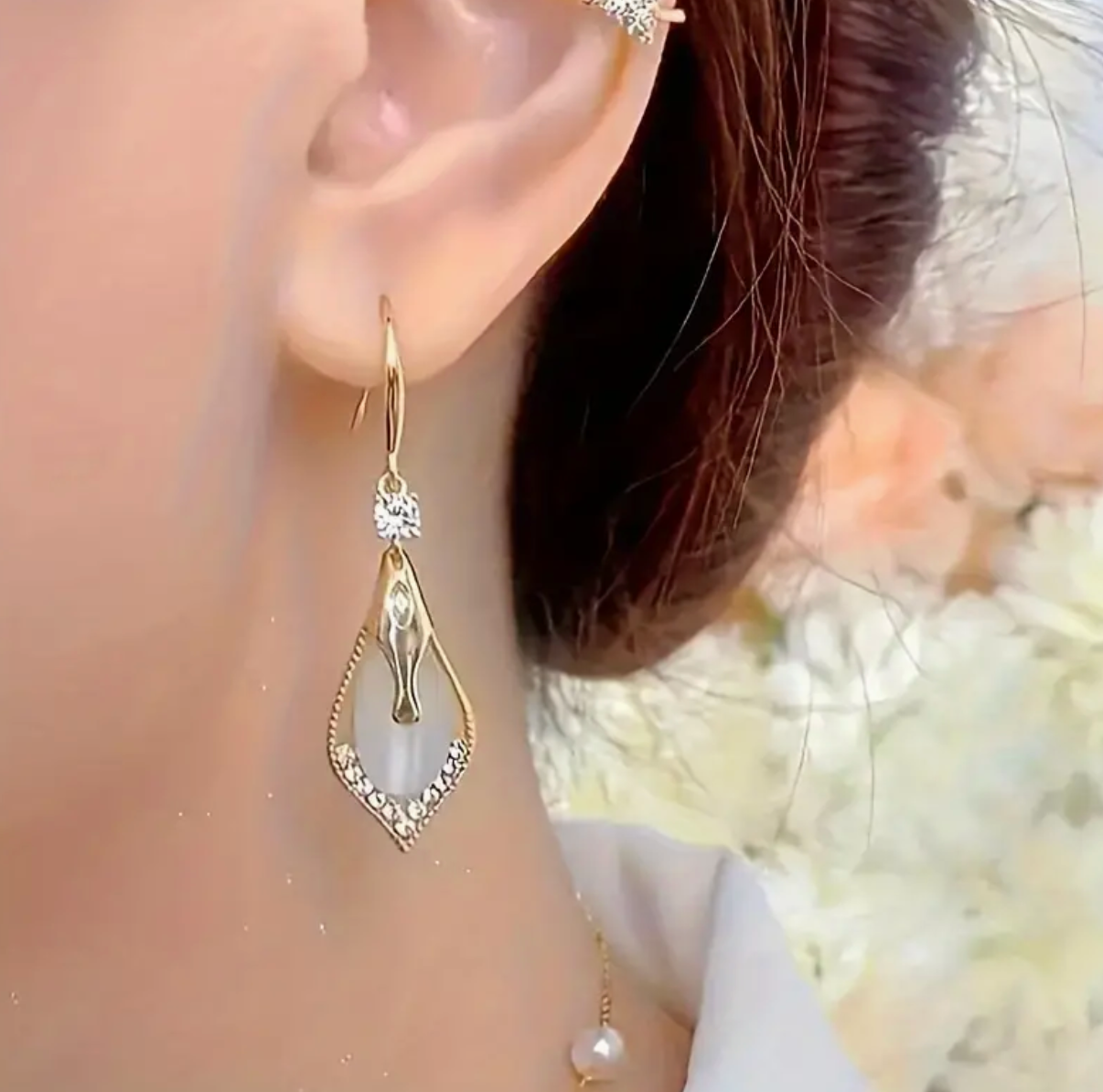 Elegant Drop Earrings with sparkling clear stone