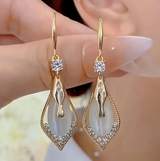 Elegant Drop Earrings with sparkling clear stone