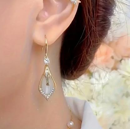 Elegant Drop Earrings with sparkling clear stone